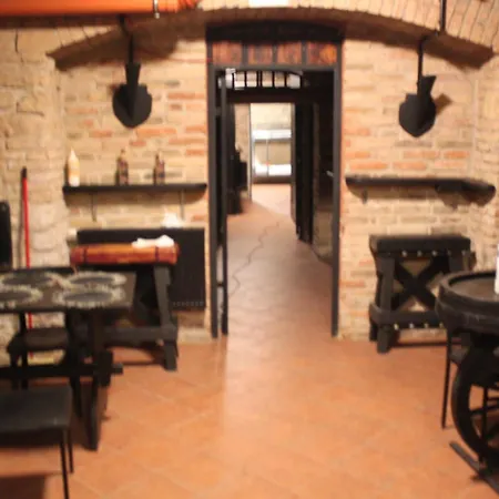 Alba Hostal *