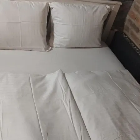 Alba Hostel *